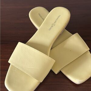 Treasure & Bond Women's Yellow Slide Sandals